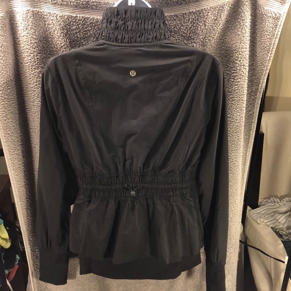 BNWT Lululemon Sights Seen Jacket, size 4 - Picture 9 of 9